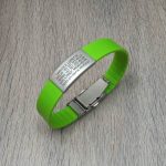 Manilla de Identificación con datos grabados y Perfil en Línea - Color verde - Placa mediana